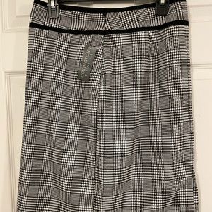 NEW Plaid/Houndstooth Pencil Skirt. Size 6.